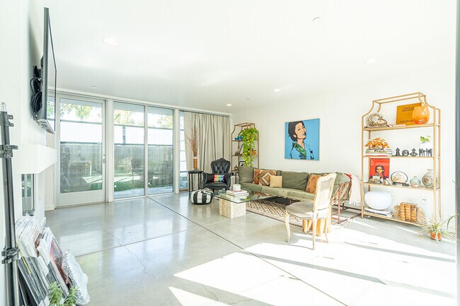 Foto del edificio - 4298 Perlita Ave