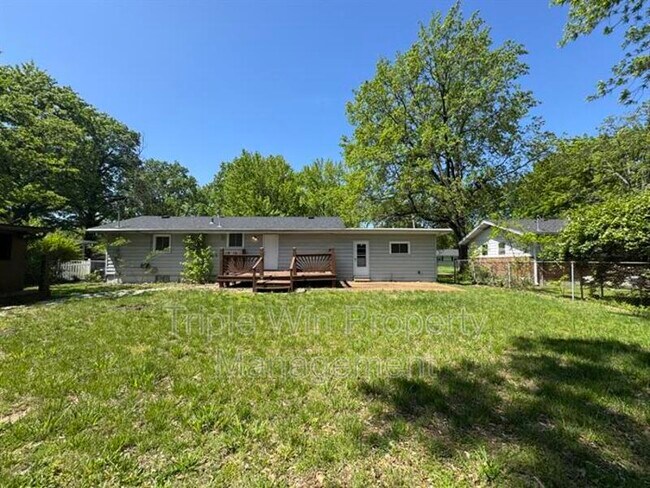 Building Photo - 48 Wayside Dr