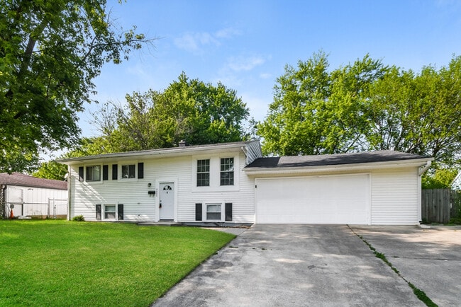 Building Photo - 3955 Diamond Ln