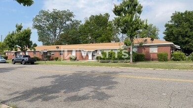 Building Photo - 622 1st St W