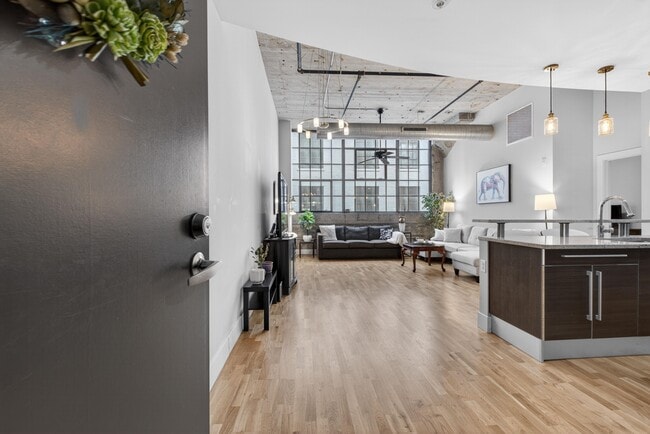 Building Photo - 4100 Forest Park Ave
