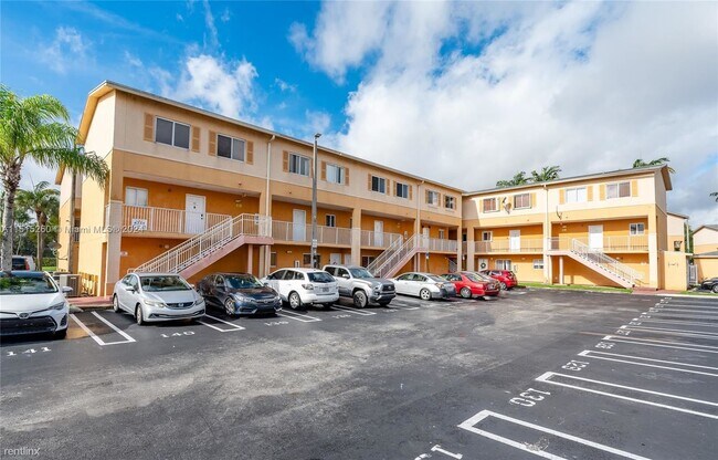 Building Photo - 3 br, 2.5 bath House - 6235 Kendale Lakes ...