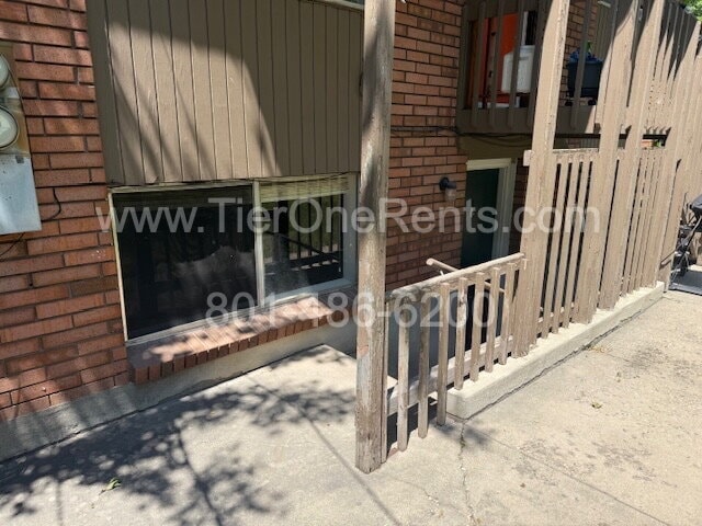 Building Photo - NO DEPOSIT option available for qualified renters!