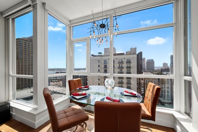 Building Photo - West Facing Downtown Condo for Rent!