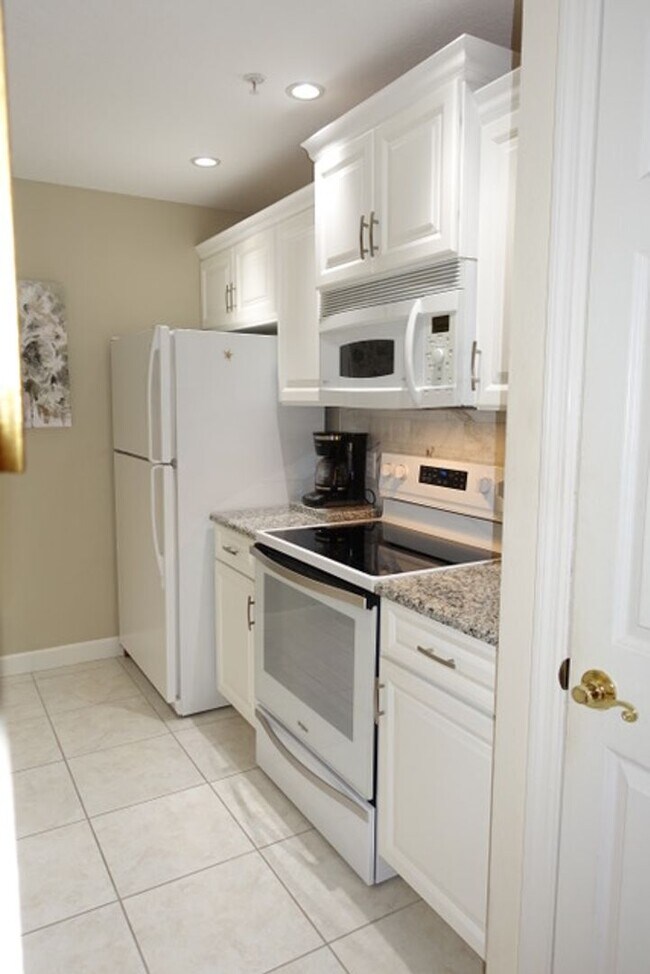 Foto del edificio - SEASONAL/SHORT TERM TURNKEY FURNISHED DOWNTOWN AT THE RENAISSANCE