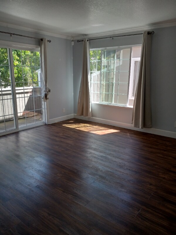 Foto del edificio - 5483 Carlson Dr