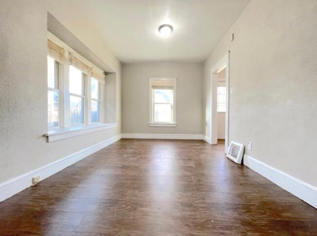 Building Photo - 3 bed 1 bath