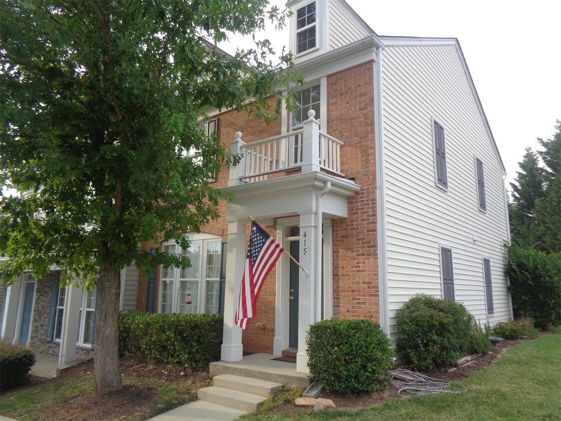 Primary Photo - 415 Walnut Woods Dr