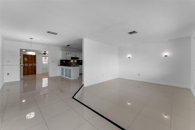 Foto del edificio - 3560 SW 107th Ct