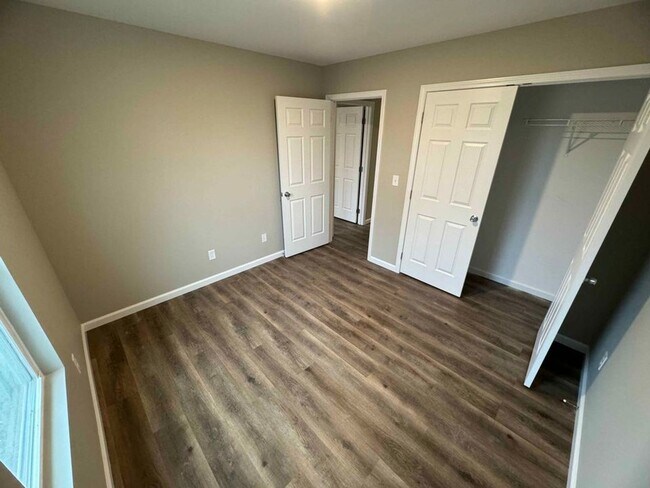 Foto del edificio - 2 bed, 1 bath Apartment