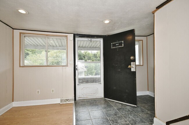 Building Photo - 741-743 Bower Hill Road