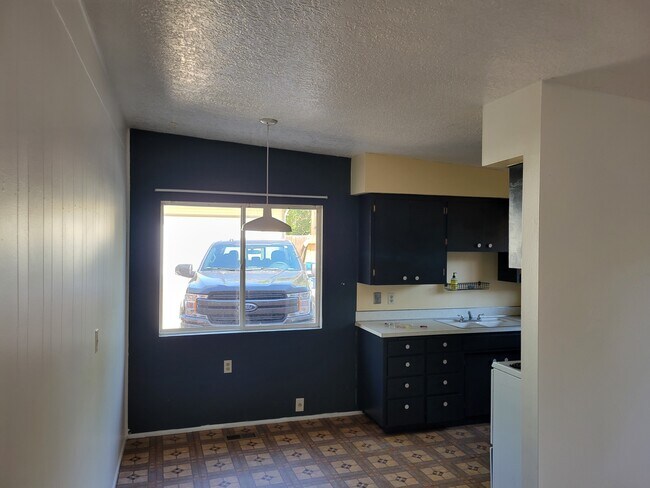 Dining Area - 1704 N 15th St
