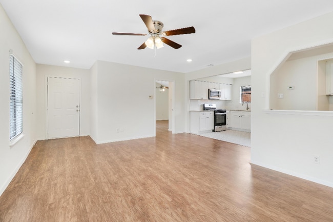 Building Photo - 5729 Pinon Vista Dr