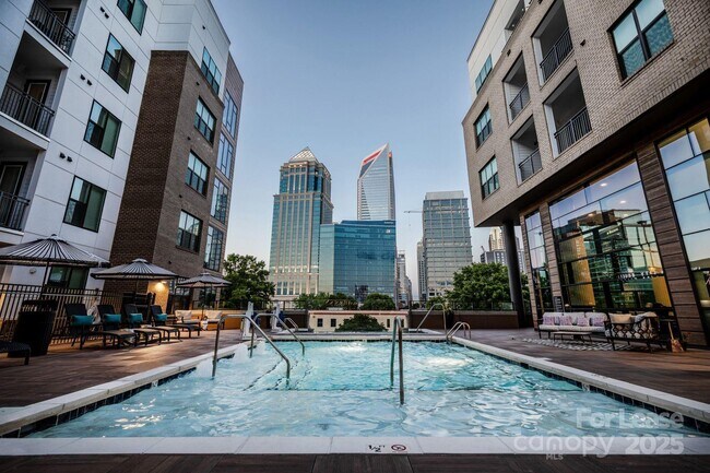 Foto del edificio - 101 W Morehead St