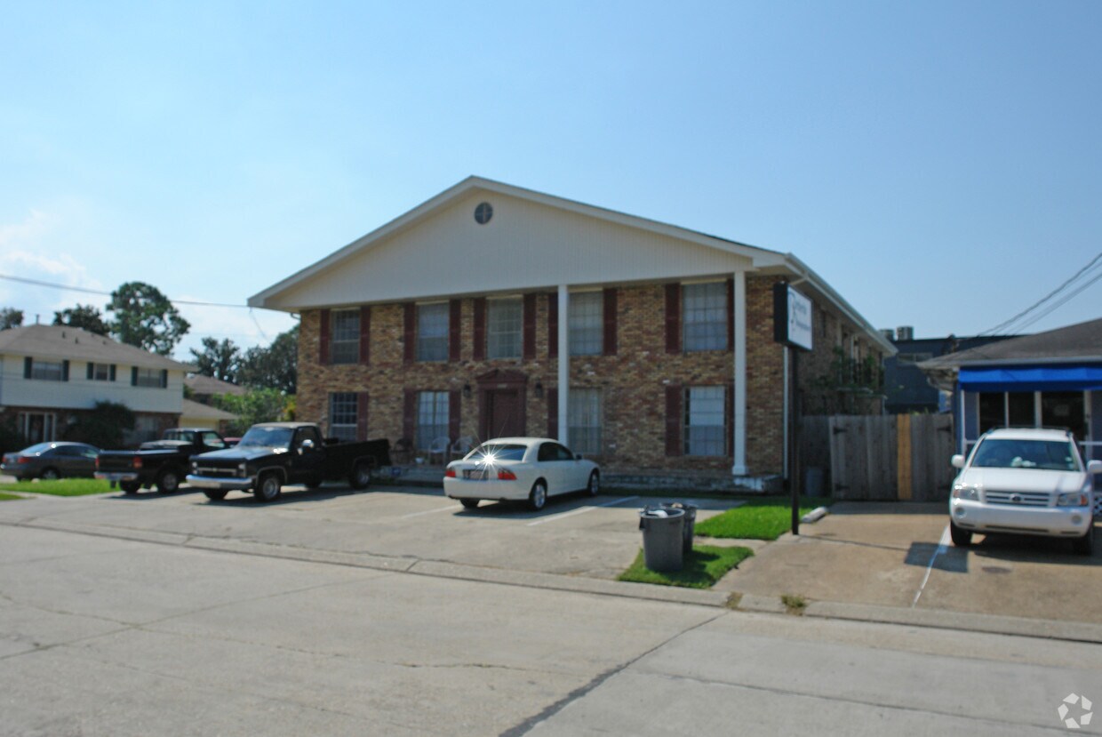 Building Photo - 3200 Taft Park