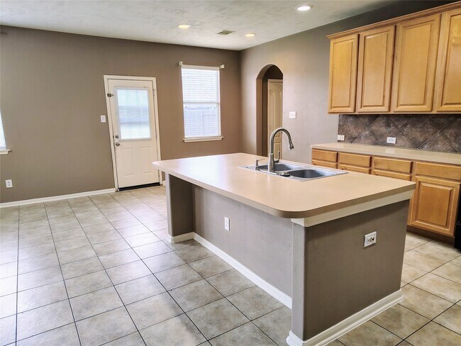 Building Photo - 6126 Menor Crest Dr