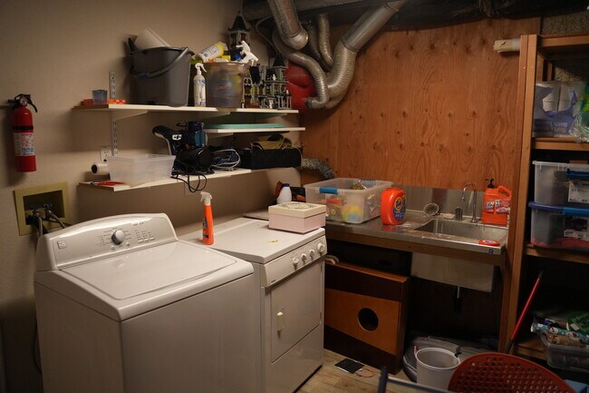 Foto del edificio - 3518 Nyland Way