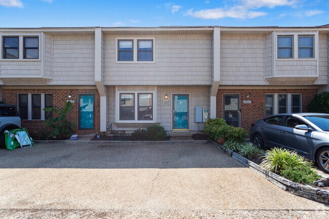 Building Photo - 2305 Breakers Ct
