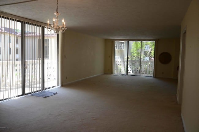 Building Photo - 1810 Sevilla Blvd W