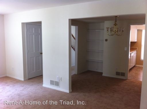 Building Photo - 5015 Lawndale Dr