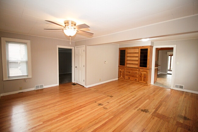 Building Photo - 1817 Spohn Ave