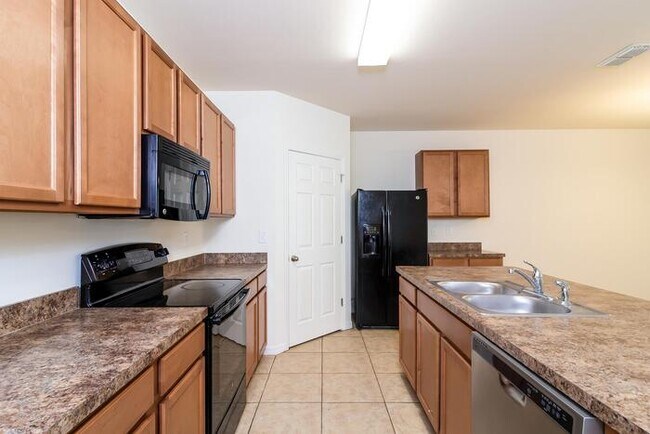Building Photo - 7076 Mikasa Dr