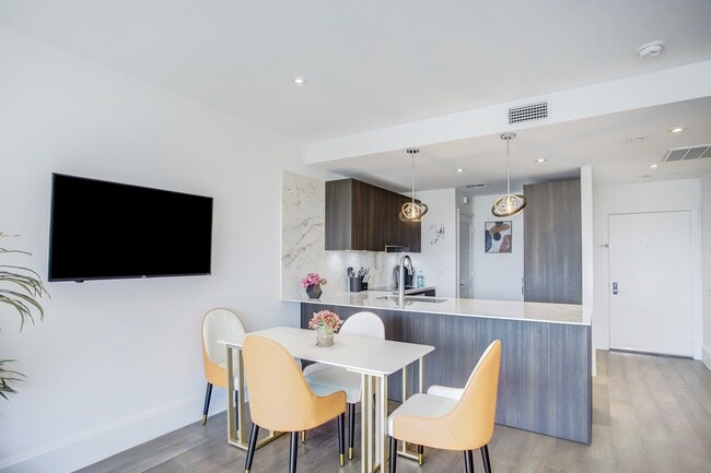 Foto del edificio - 1701 Hermann Dr