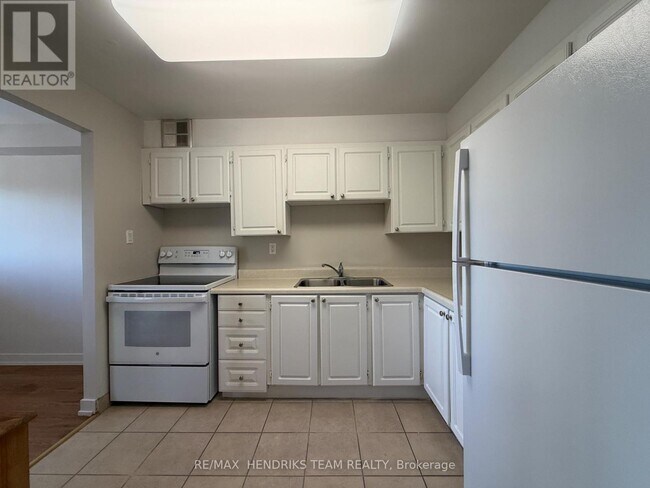 Building Photo - 4982 Crysler Ave