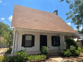 Building Photo - 361 College Dr