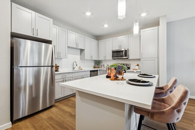Foto del edificio - Waterleigh Village Luxury Apartments