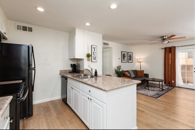 Foto del edificio - 8055 E Thomas Rd
