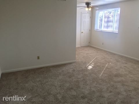 Foto del edificio - 1 br, 1 bath Apartment - 650 Center Road  B-8