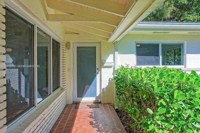 Building Photo - 5400 Orduna Dr