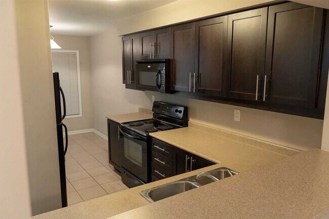 Photo du bâtiment - 921 Raftis Cres