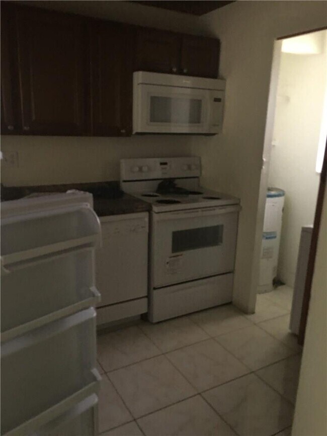 Building Photo - 8000 S Colony Cir