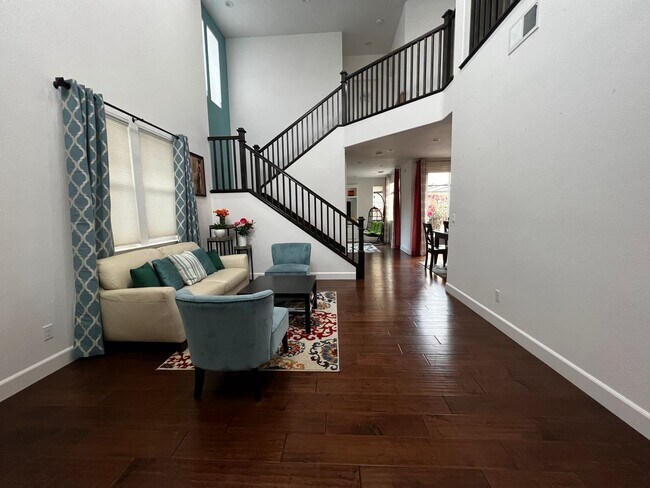 Foto del edificio - 4-Bedroom Craftsman for Rent!