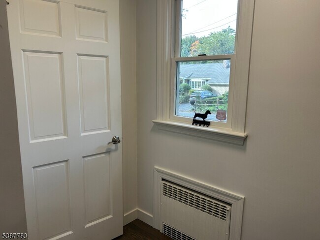 Building Photo - 10 Montvale Ave