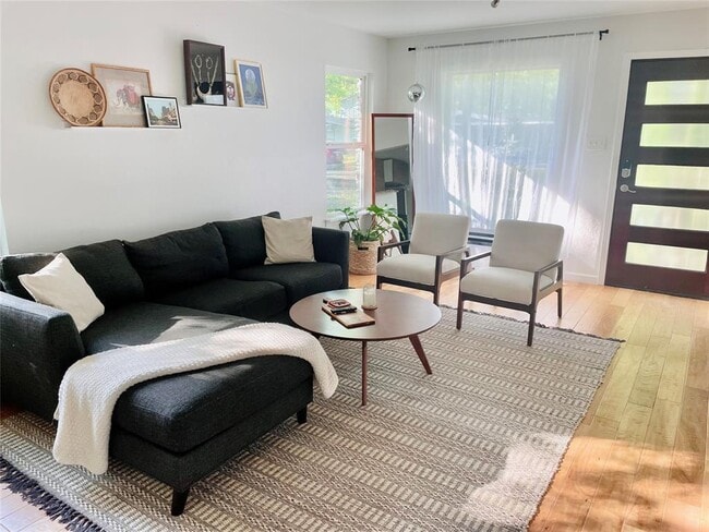 Foto del edificio - 3208 Thompson St