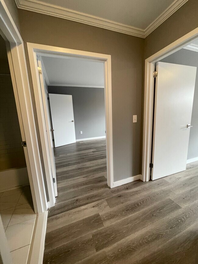 Building Photo - 165 16th Ave