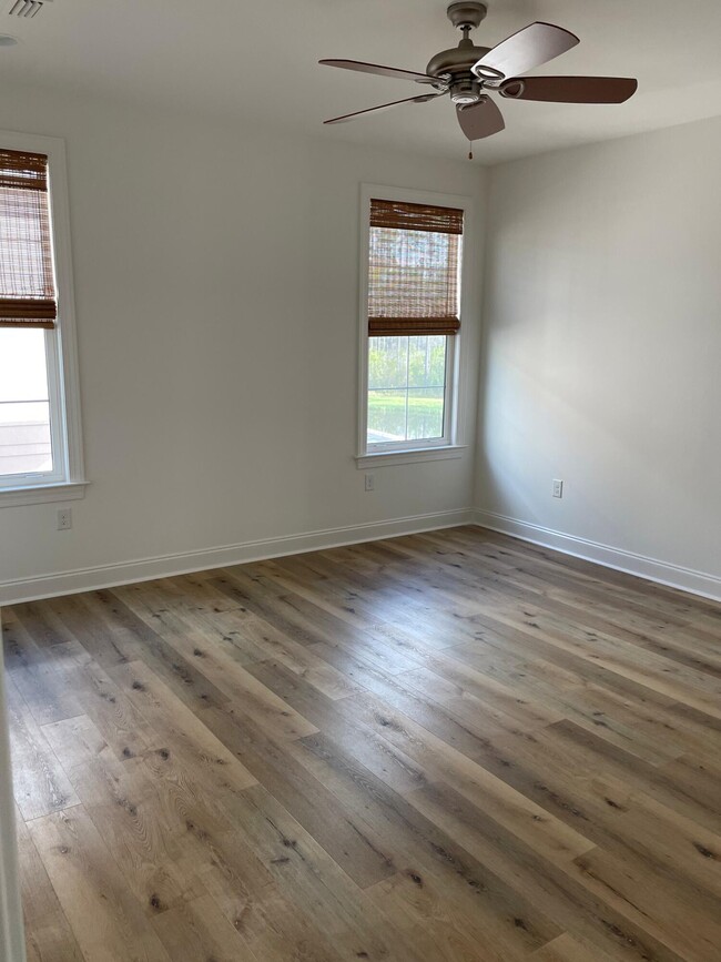 Building Photo - 263 Windrow Way