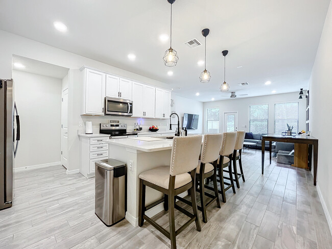 Building Photo - 2757 Troubadour St