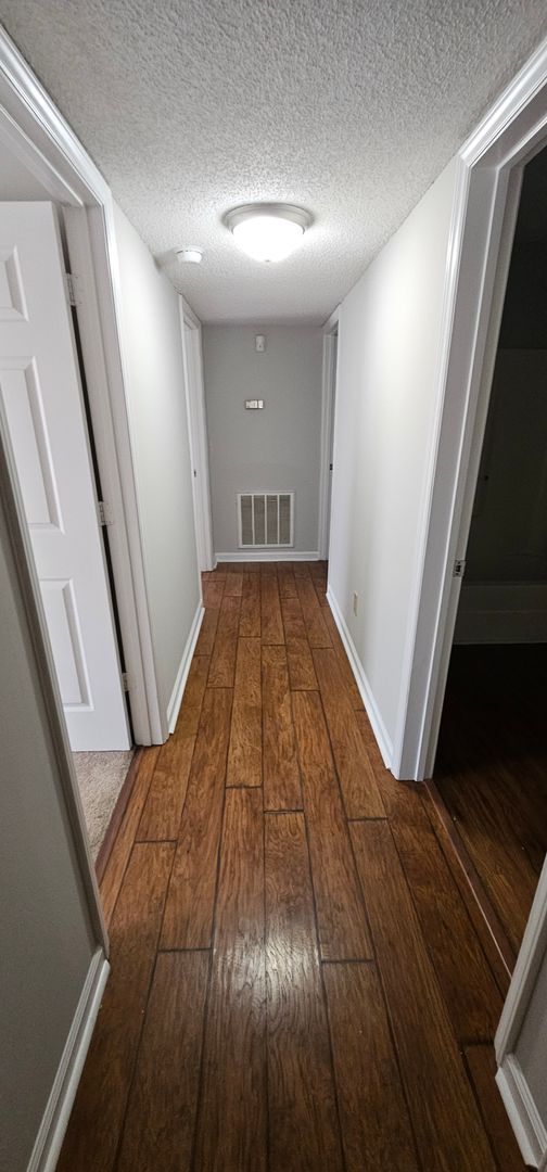 Foto del edificio - Stop Looking, Start Living!! Apply today