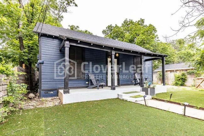 Building Photo - 323 E Woodlawn Ave