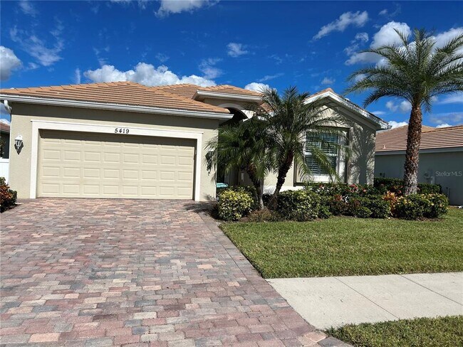 Foto del edificio - 5419 Grand Cypress Blvd