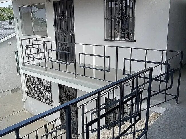 Building Photo - 6510 Marbrisa Ave