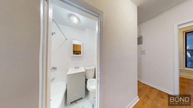Building Photo - 588 Amsterdam Ave