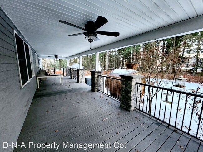Foto del edificio - 4 br, 3.5 bath House - 239 Rock Ridge Road