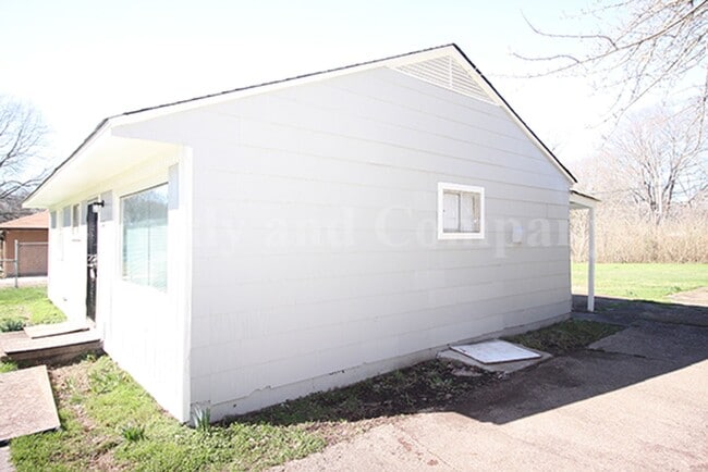 Building Photo - 1222 Canfield Ave
