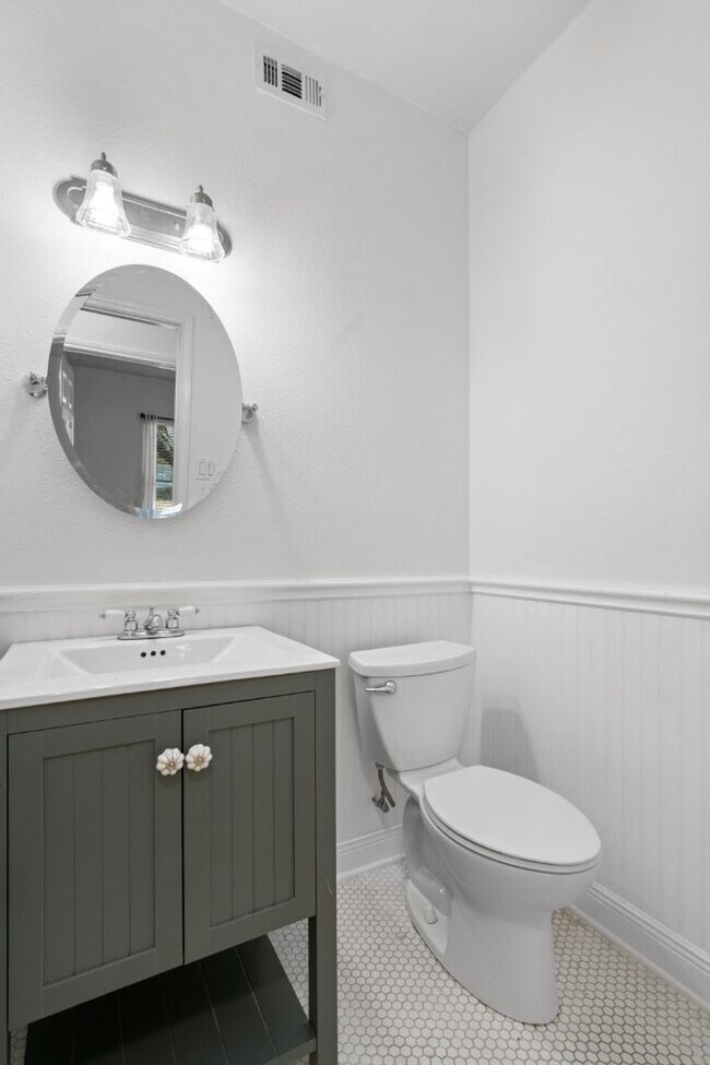 Foto del edificio - Move-in Ready 5 Bedroom, 3.5 Bathroom home...