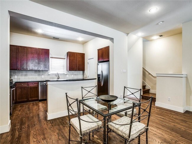 Foto del edificio - 4830 Cedar Springs Rd
